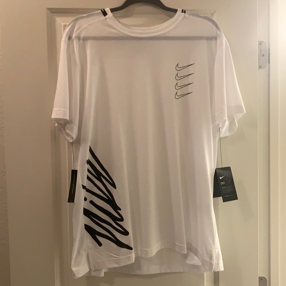Nike Training Shirt - Size Large - NEW WITH TAG